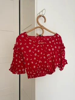 Geblümtes rotes Sommer-Set
