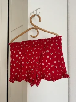 Geblümtes rotes Sommer-Set