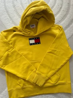 Gele sweater Tommy Jeans