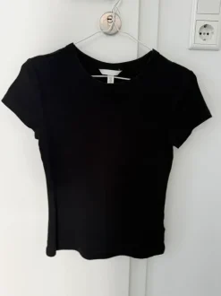 Geripptes Shirt