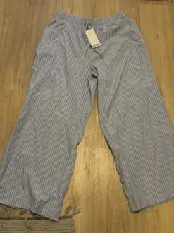 Gestreife Sommerhose