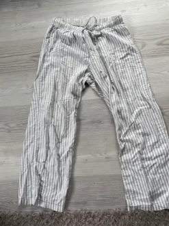 Gestreifte Hose