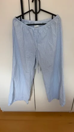 Gestreifte Hose