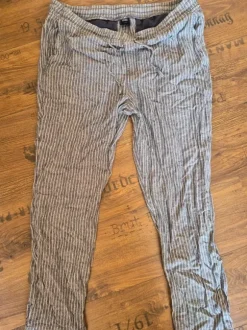 Gestreifte Leinenhose