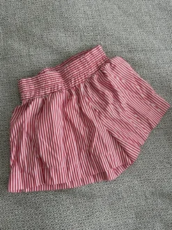 Gestreifte Shorts rot