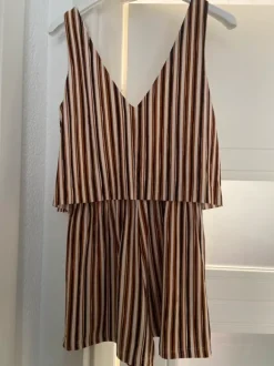 Gestreifter Jumpsuit von Mango Basics in Größe XS.