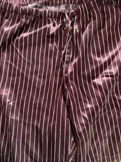 Gestreifter Pyjama