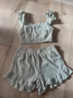 Gestreiftes Set Oberteil + Hose