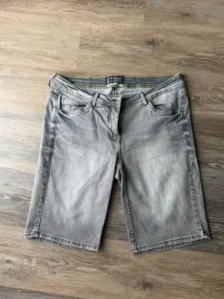 Graue Jeans Shorts