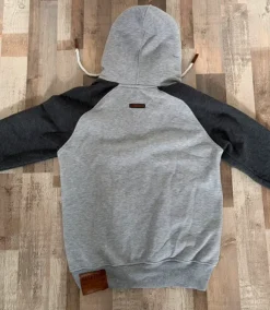Graue Kapuzenjacke