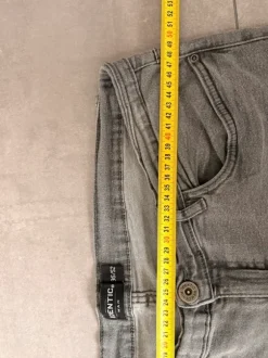 Graue Shorts