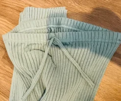 Grüner gestrickter Zweiteiler Set