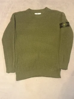 Grüner Pullover