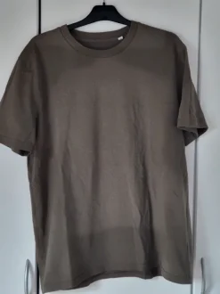 Grünes T-Shirt mit bookish Print