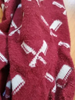 Gut erhaltene gemusterte Socken 43-46