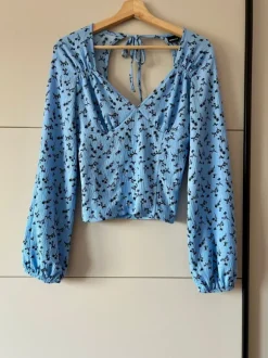 Hellblaue Bluse von Gina Tricot