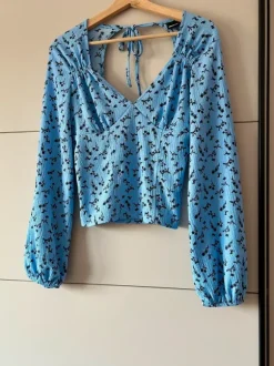 Hellblaue Bluse von Gina Tricot