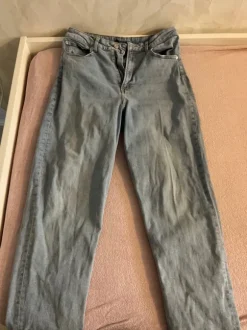 Hellblaue Jeans