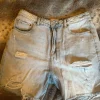 hellblaue Jeansshorts