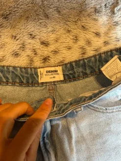 hellblaue Jeansshorts