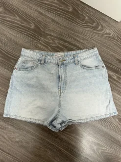 Helle, kurze Jeans in Gr. 44