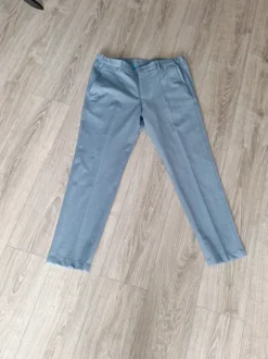 Herren Anzug.Sehr schöne Farbe.