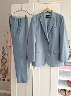 Herren Anzug.Sehr schöne Farbe.