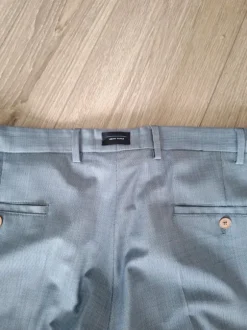 Herren Anzug.Sehr schöne Farbe.
