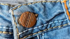 Herren Jeansshorts Mr. Bright – selbst abgeschnitten, lässiger Look