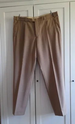 Herren Stoffhose, beige, leicht, Gr. 27.