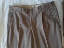 Herren Stoffhose, beige, leicht, Gr. 27.