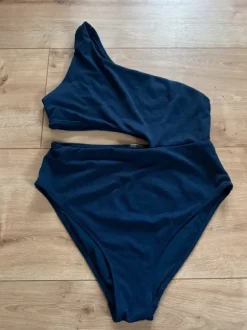 H&M Badeanzug mit Struktur & Cut-Out (Gr. 44)