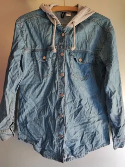 H&M Divided Jeanshemd mit Kaputze
