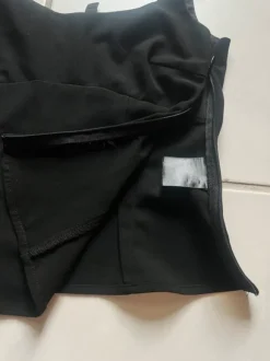 H&M figurbetontes schwarzes Top