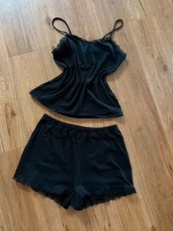 H&M Pyjama schwarz mit Spitze Short und Spitzentop