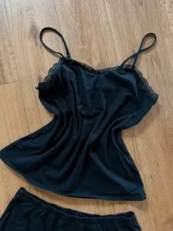 H&M Pyjama schwarz mit Spitze Short und Spitzentop