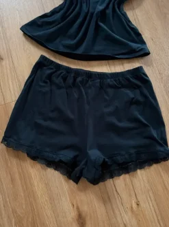 H&M Pyjama schwarz mit Spitze Short und Spitzentop