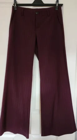 H&M Schlaghose bordo mit schwarzen Nadelstreifen