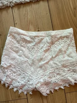 H&M Spitzenshorts weiß Gr. 34 – Boho Sommer Shorts