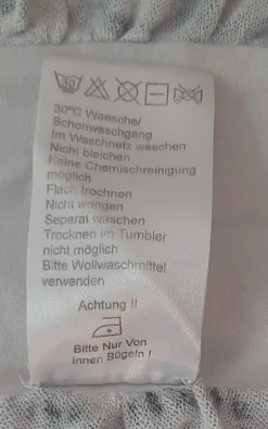 Hoodi mit Glitzeraufschrift
