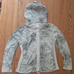 Hoodi mit Glitzeraufschrift
