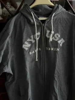 Hoodiejacke hellgrau 60/62 mit Applikationen