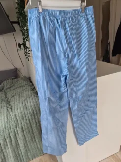 Hose gestreift