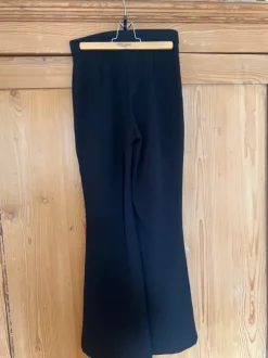 Hose mit ausgestelltem Bein | Vinted