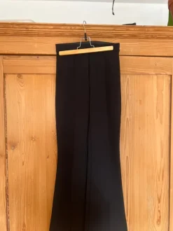 Hose mit ausgestelltem Bein | Vinted