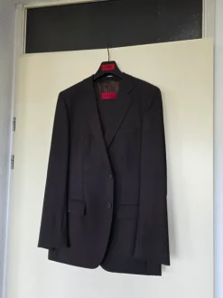 Hugo Boss kostuum (Als nieuw)