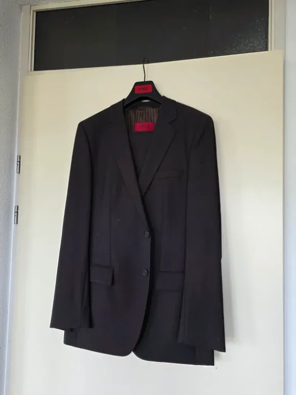 Hugo Boss kostuum (Als nieuw)