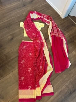 indischer, festlicher Sari in pink