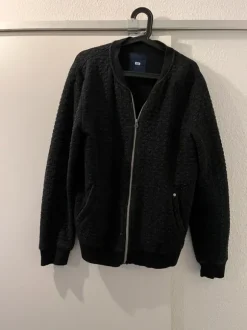 Jacke L