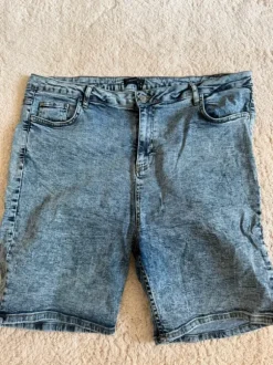Jeans Short hellblau